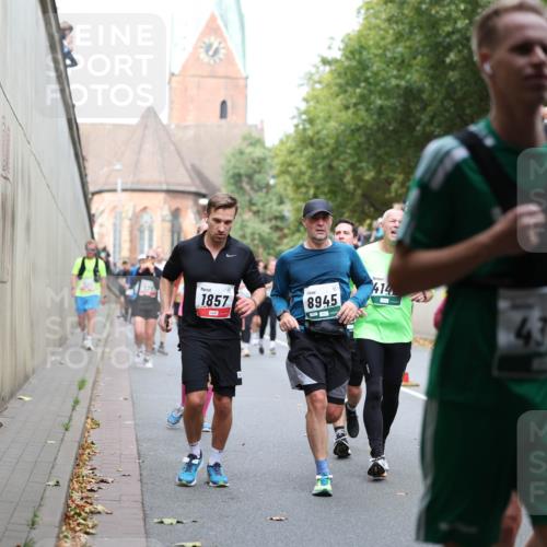 05.10.2025 - 20. swb-Marathon Bremen Michael Strokosch http://msf.ph/oto/9223104 05.10.2025 13:04:09 Laufen 1857, 8945, 414, 4316, 085 meine-sportfotos.de