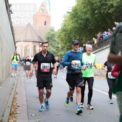 05.10.2025 - 20. swb-Marathon Bremen Michael Strokosch http://msf.ph/oto/9223105 05.10.2025 13:04:10 Laufen 1857, 945, 4146, 53, 4311 meine-sportfotos.de