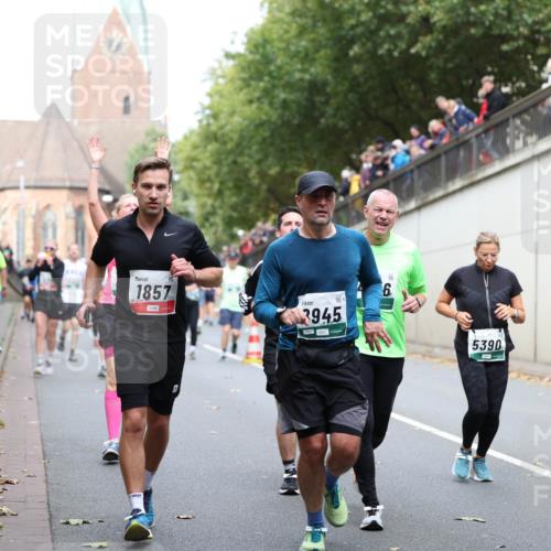 05.10.2025 - 20. swb-Marathon Bremen Michael Strokosch http://msf.ph/oto/9223108 05.10.2025 13:04:10 Laufen 1857, 3945, 6, 5390 meine-sportfotos.de