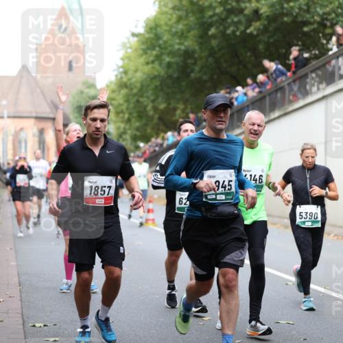 05.10.2025 - 20. swb-Marathon Bremen Michael Strokosch http://msf.ph/oto/9223109 05.10.2025 13:04:11 Laufen 1857, 62, 945, 146, 5390 meine-sportfotos.de
