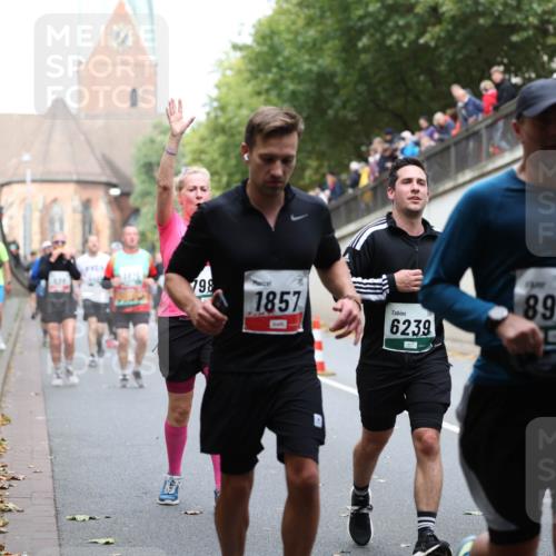 05.10.2025 - 20. swb-Marathon Bremen Michael Strokosch http://msf.ph/oto/9223110 05.10.2025 13:04:11 Laufen 798, 1857, 8945, 6239, 590 meine-sportfotos.de