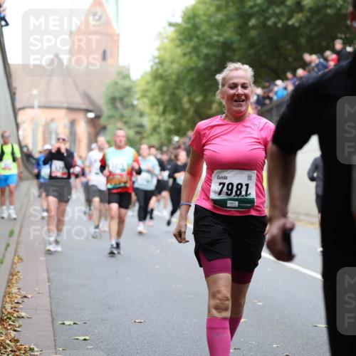 05.10.2025 - 20. swb-Marathon Bremen Michael Strokosch http://msf.ph/oto/9223115 05.10.2025 13:04:12 Laufen 7981, 1857 meine-sportfotos.de