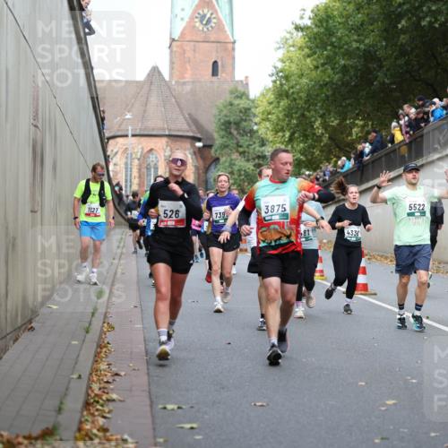 05.10.2025 - 20. swb-Marathon Bremen Michael Strokosch http://msf.ph/oto/9223120 05.10.2025 13:04:14 Laufen 1127, 526, 3875, 739, 81, 4336, 5522, 2026 meine-sportfotos.de