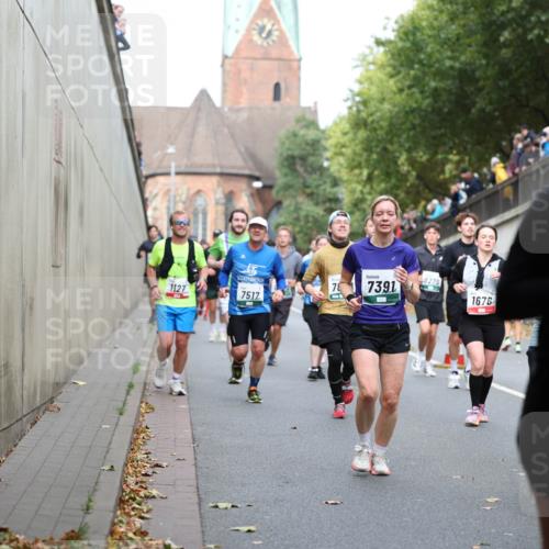 05.10.2025 - 20. swb-Marathon Bremen Michael Strokosch http://msf.ph/oto/9223130 05.10.2025 13:04:16 Laufen 78, 7391, 8279, 1127, 7517, 1676, 528 meine-sportfotos.de