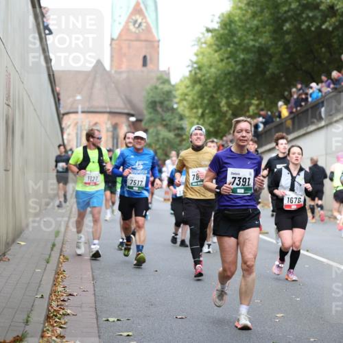 05.10.2025 - 20. swb-Marathon Bremen Michael Strokosch http://msf.ph/oto/9223132 05.10.2025 13:04:17 Laufen 1127, 7517, 78, 7391, 1676, 3481 meine-sportfotos.de
