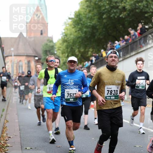 05.10.2025 - 20. swb-Marathon Bremen Michael Strokosch http://msf.ph/oto/9223138 05.10.2025 13:04:19 Laufen 112, 7517, 7830, 7515, 1676 meine-sportfotos.de