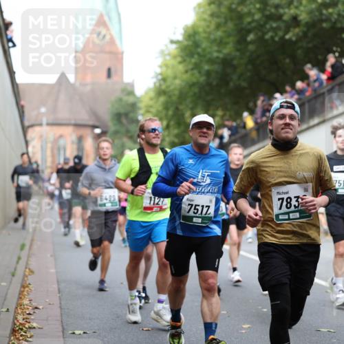05.10.2025 - 20. swb-Marathon Bremen Michael Strokosch http://msf.ph/oto/9223140 05.10.2025 13:04:19 Laufen 8499, 1127, 2687, 7517, 783, 7515, 1676 meine-sportfotos.de