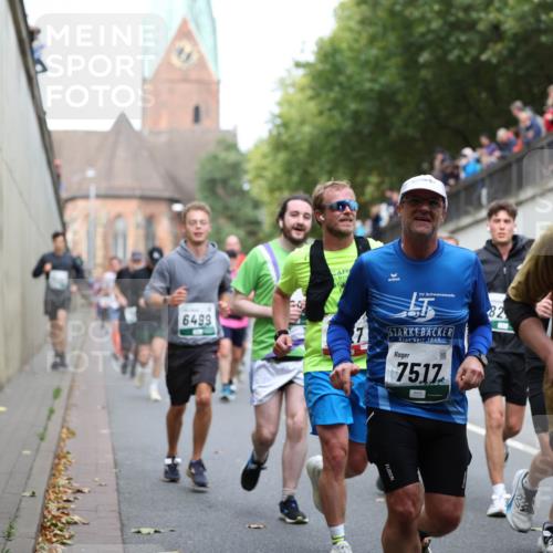 05.10.2025 - 20. swb-Marathon Bremen Michael Strokosch http://msf.ph/oto/9223142 05.10.2025 13:04:20 Laufen 6499, 1868, 7517, 82, 7830 meine-sportfotos.de