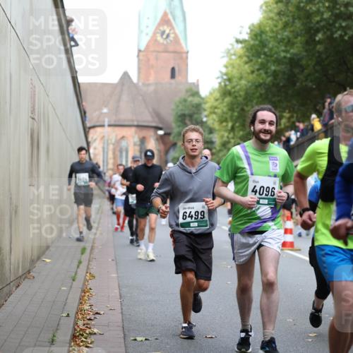 05.10.2025 - 20. swb-Marathon Bremen Michael Strokosch http://msf.ph/oto/9223144 05.10.2025 13:04:20 Laufen 6499, 4096, 2025, 17, 7517 meine-sportfotos.de