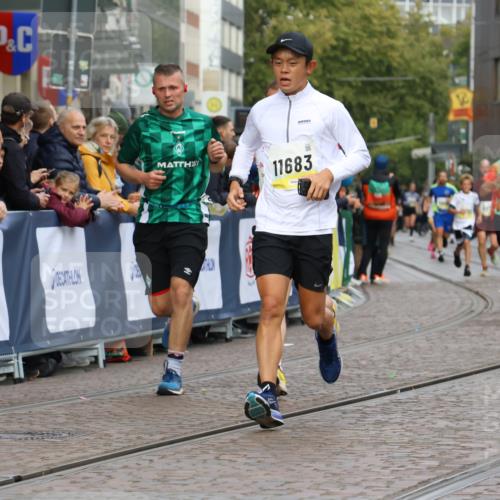 05.10.2025 - 20. swb-Marathon Bremen Strokosch-Dieckow http://msf.ph/oto/9223145 05.10.2025 10:43:55 Ziel 9170, 9865, 11256, 11683 meine-sportfotos.de