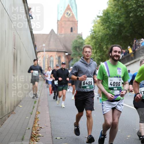 05.10.2025 - 20. swb-Marathon Bremen Michael Strokosch http://msf.ph/oto/9223146 05.10.2025 13:04:20 Laufen 64, 99, 4096, 373 meine-sportfotos.de