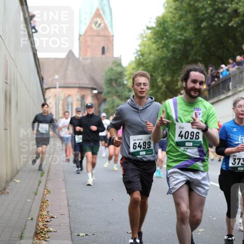 05.10.2025 - 20. swb-Marathon Bremen Michael Strokosch http://msf.ph/oto/9223147 05.10.2025 13:04:21 Laufen 6499, 4096, 3730 meine-sportfotos.de