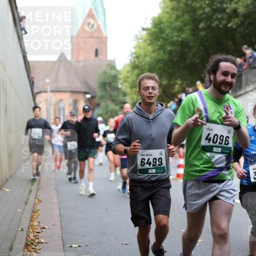 05.10.2025 - 20. swb-Marathon Bremen Michael Strokosch http://msf.ph/oto/9223148 05.10.2025 13:04:21 Laufen 6499, 4096, 3730, 6 meine-sportfotos.de