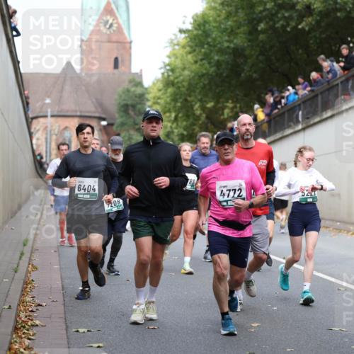 05.10.2025 - 20. swb-Marathon Bremen Michael Strokosch http://msf.ph/oto/9223156 05.10.2025 13:04:23 Laufen 6404, 7208, 4772, 5227 meine-sportfotos.de