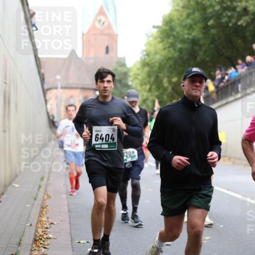 05.10.2025 - 20. swb-Marathon Bremen Michael Strokosch http://msf.ph/oto/9223160 05.10.2025 13:04:25 Laufen 6404, 7208, 477, 00271 meine-sportfotos.de