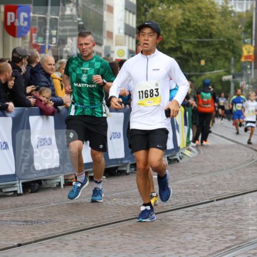 05.10.2025 - 20. swb-Marathon Bremen Strokosch-Dieckow http://msf.ph/oto/9223161 05.10.2025 10:43:55 Ziel 9170, 9865, 11256, 11683 meine-sportfotos.de