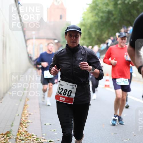 05.10.2025 - 20. swb-Marathon Bremen Michael Strokosch http://msf.ph/oto/9223165 05.10.2025 13:04:34 Laufen 1280, 2533 meine-sportfotos.de