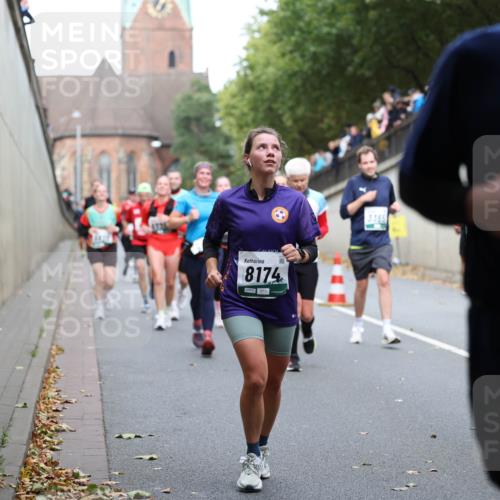 05.10.2025 - 20. swb-Marathon Bremen Michael Strokosch http://msf.ph/oto/9223168 05.10.2025 13:04:38 Laufen 8174, 3365, 3754 meine-sportfotos.de
