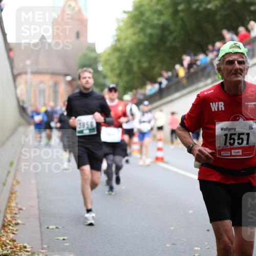 05.10.2025 - 20. swb-Marathon Bremen Michael Strokosch http://msf.ph/oto/9223176 05.10.2025 13:04:44 Laufen 3956, 1551, 01638 meine-sportfotos.de