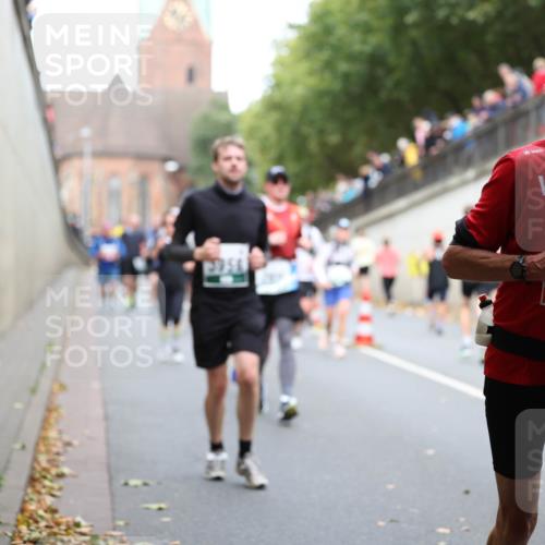 05.10.2025 - 20. swb-Marathon Bremen Michael Strokosch http://msf.ph/oto/9223177 05.10.2025 13:04:44 Laufen 01638, 800 meine-sportfotos.de