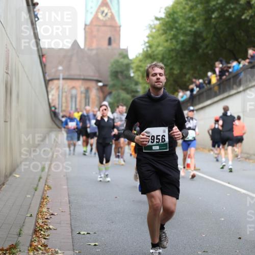 05.10.2025 - 20. swb-Marathon Bremen Michael Strokosch http://msf.ph/oto/9223180 05.10.2025 13:04:45 Laufen 5956 meine-sportfotos.de