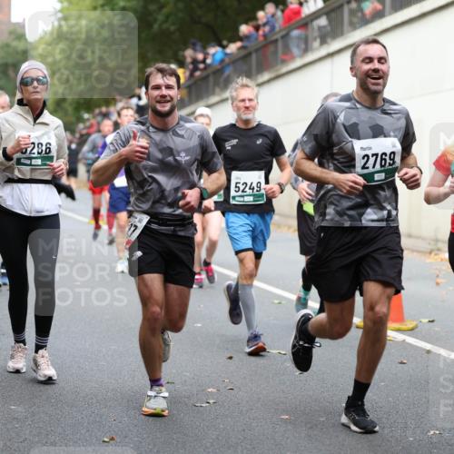 05.10.2025 - 20. swb-Marathon Bremen Michael Strokosch http://msf.ph/oto/9223183 05.10.2025 13:04:50 Laufen 551, 286, 40, 5249, 2769 meine-sportfotos.de