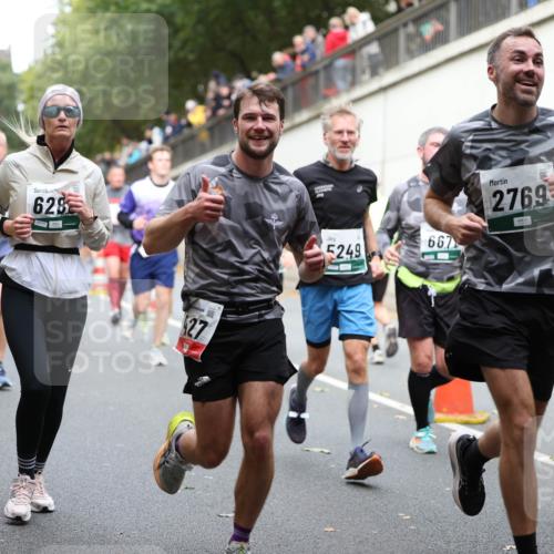 05.10.2025 - 20. swb-Marathon Bremen Michael Strokosch http://msf.ph/oto/9223184 05.10.2025 13:04:50 Laufen 628, 27, 5249, 667, 2769, 20, 7194 meine-sportfotos.de