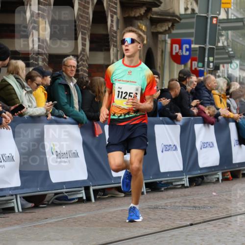 05.10.2025 - 20. swb-Marathon Bremen Strokosch-Dieckow http://msf.ph/oto/9223186 05.10.2025 10:44:00 Ziel 9614, 9865, 9919, 10351, 10652, 10780, 11256, 11316, 11503 meine-sportfotos.de