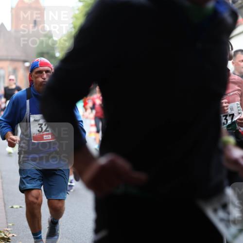 05.10.2025 - 20. swb-Marathon Bremen Michael Strokosch http://msf.ph/oto/9223195 05.10.2025 13:04:54 Laufen 32, 37, 3337 meine-sportfotos.de