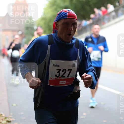 05.10.2025 - 20. swb-Marathon Bremen Michael Strokosch http://msf.ph/oto/9223197 05.10.2025 13:04:56 Laufen 327 meine-sportfotos.de