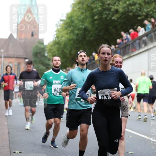 05.10.2025 - 20. swb-Marathon Bremen Michael Strokosch http://msf.ph/oto/9223204 05.10.2025 13:05:07 Laufen 8615, 22, 633 meine-sportfotos.de