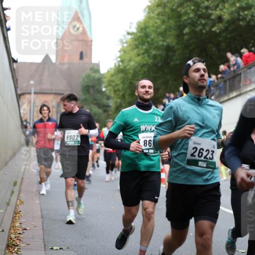 05.10.2025 - 20. swb-Marathon Bremen Michael Strokosch http://msf.ph/oto/9223207 05.10.2025 13:05:08 Laufen 8902, 86, 22, 2623 meine-sportfotos.de