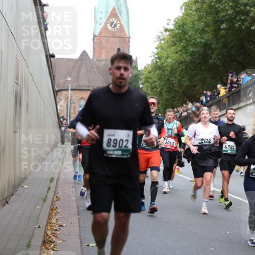 05.10.2025 - 20. swb-Marathon Bremen Michael Strokosch http://msf.ph/oto/9223213 05.10.2025 13:05:10 Laufen 9128, 2043, 4391, 8902, 4795 meine-sportfotos.de
