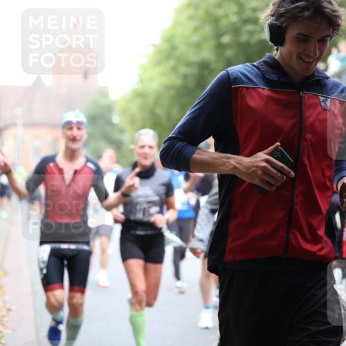 05.10.2025 - 20. swb-Marathon Bremen Michael Strokosch http://msf.ph/oto/9223217 05.10.2025 13:05:14 Laufen 2043 meine-sportfotos.de