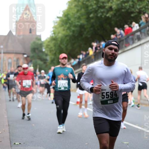05.10.2025 - 20. swb-Marathon Bremen Michael Strokosch http://msf.ph/oto/9223226 05.10.2025 13:05:16 Laufen 2321, 5594 meine-sportfotos.de