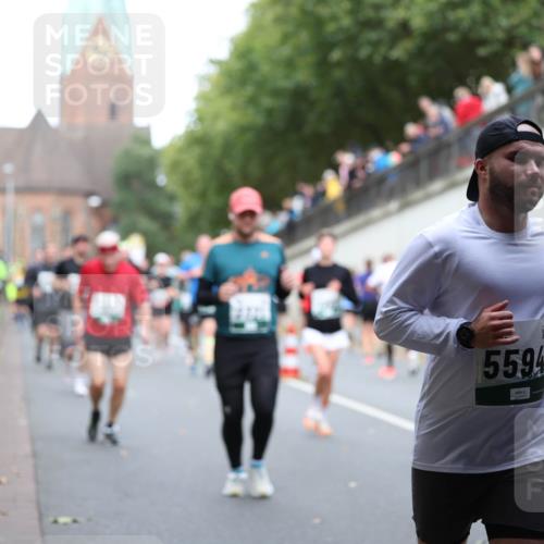 05.10.2025 - 20. swb-Marathon Bremen Michael Strokosch http://msf.ph/oto/9223228 05.10.2025 13:05:17 Laufen 5594 meine-sportfotos.de