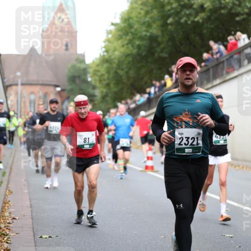 05.10.2025 - 20. swb-Marathon Bremen Michael Strokosch http://msf.ph/oto/9223231 05.10.2025 13:05:18 Laufen 81, 2321, 433, 1426 meine-sportfotos.de