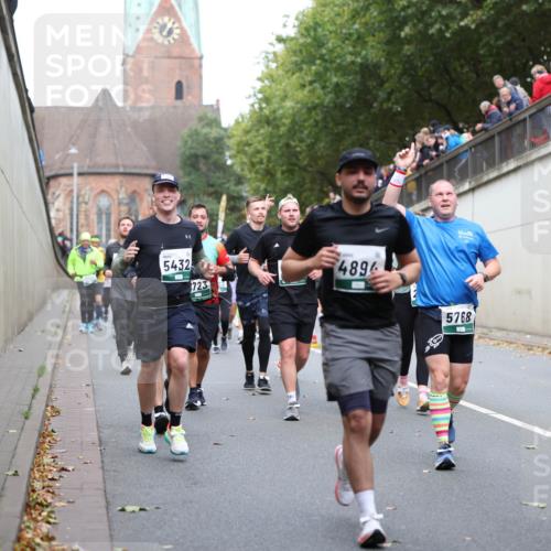 05.10.2025 - 20. swb-Marathon Bremen Michael Strokosch http://msf.ph/oto/9223235 05.10.2025 13:05:20 Laufen 5432, 723, 4894, 5768 meine-sportfotos.de