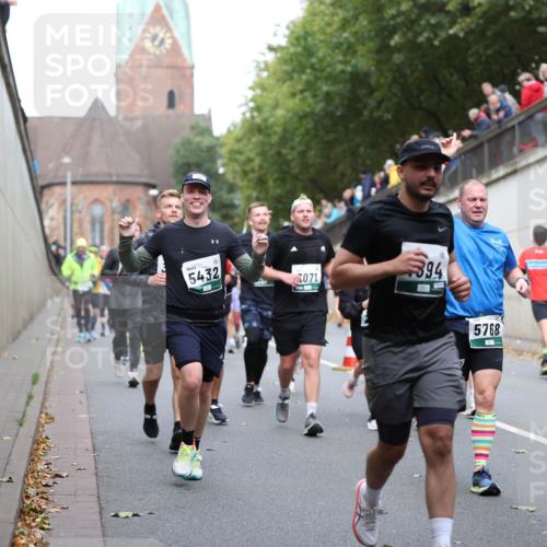 05.10.2025 - 20. swb-Marathon Bremen Michael Strokosch http://msf.ph/oto/9223236 05.10.2025 13:05:21 Laufen 5432, 3071, 394, 5768 meine-sportfotos.de