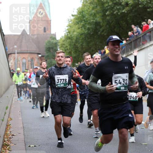 05.10.2025 - 20. swb-Marathon Bremen Michael Strokosch http://msf.ph/oto/9223240 05.10.2025 13:05:22 Laufen 3778, 07, 5432, 2040, 2374 meine-sportfotos.de