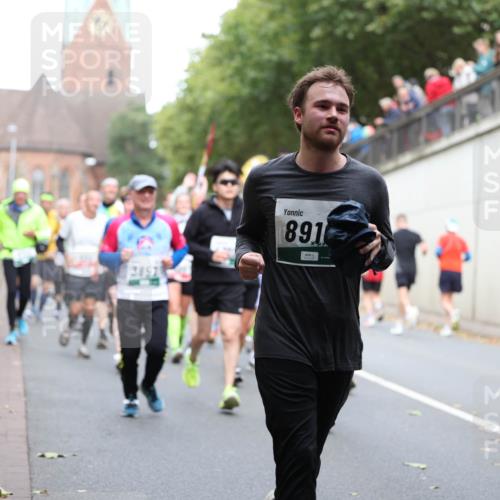 05.10.2025 - 20. swb-Marathon Bremen Michael Strokosch http://msf.ph/oto/9223246 05.10.2025 13:05:25 Laufen 3857, 891 meine-sportfotos.de