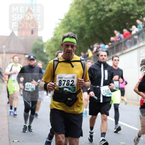 05.10.2025 - 20. swb-Marathon Bremen Michael Strokosch http://msf.ph/oto/9223254 05.10.2025 13:05:32 Laufen 7253, 8782, 2881, 97 meine-sportfotos.de
