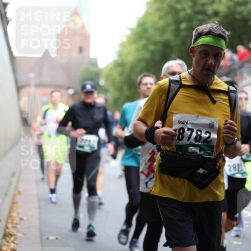 05.10.2025 - 20. swb-Marathon Bremen Michael Strokosch http://msf.ph/oto/9223255 05.10.2025 13:05:32 Laufen 8782, 15, 2811 meine-sportfotos.de
