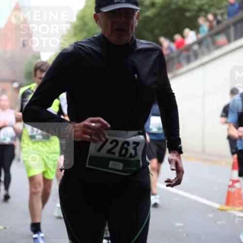05.10.2025 - 20. swb-Marathon Bremen Michael Strokosch http://msf.ph/oto/9223258 05.10.2025 13:05:34 Laufen 7930, 1263 meine-sportfotos.de