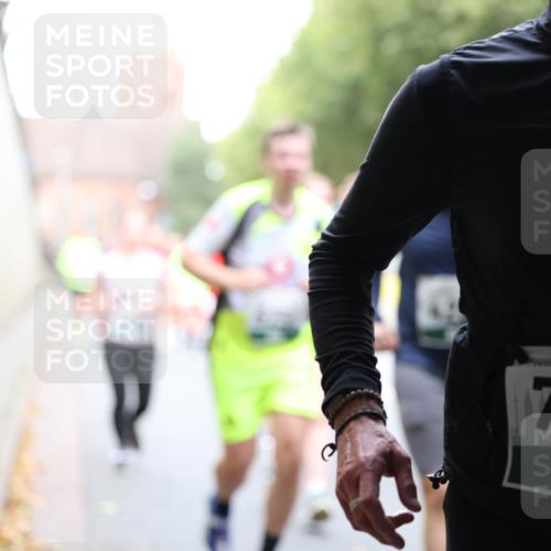 05.10.2025 - 20. swb-Marathon Bremen Michael Strokosch http://msf.ph/oto/9223259 05.10.2025 13:05:35 Laufen 7263 meine-sportfotos.de