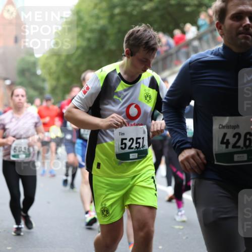 05.10.2025 - 20. swb-Marathon Bremen Michael Strokosch http://msf.ph/oto/9223261 05.10.2025 13:05:36 Laufen 603, 5251, 4261 meine-sportfotos.de