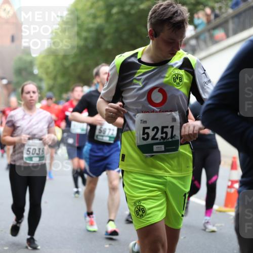 05.10.2025 - 20. swb-Marathon Bremen Michael Strokosch http://msf.ph/oto/9223262 05.10.2025 13:05:36 Laufen 5036, 5072, 5251, 09, 09 meine-sportfotos.de