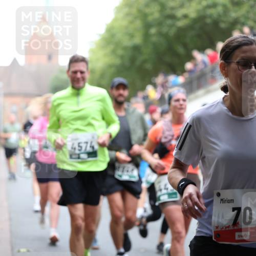 05.10.2025 - 20. swb-Marathon Bremen Michael Strokosch http://msf.ph/oto/9223264 05.10.2025 13:05:44 Laufen 4574, 8748, 4, 70 meine-sportfotos.de