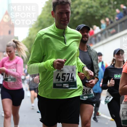 05.10.2025 - 20. swb-Marathon Bremen Michael Strokosch http://msf.ph/oto/9223267 05.10.2025 13:05:45 Laufen 4574, 08981, 848, 4443 meine-sportfotos.de