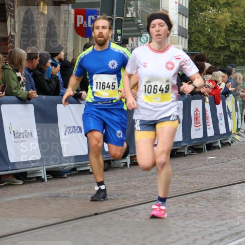 05.10.2025 - 20. swb-Marathon Bremen Strokosch-Dieckow http://msf.ph/oto/9223278 05.10.2025 10:44:10 Ziel 9919, 10044, 10348, 10649, 10816, 11645, 11648 meine-sportfotos.de